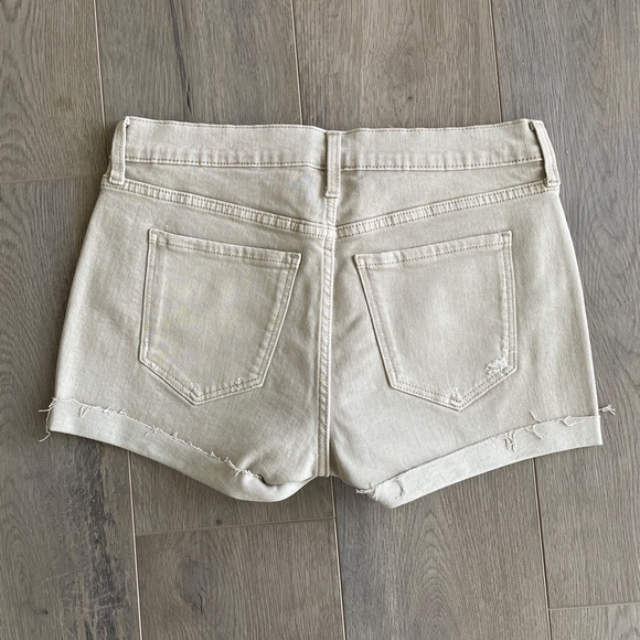 OLD NAVY - NWOT - Women’s Mid Rise Boyfriend Short, Khaki, Size 4 - Picture 2 of 9